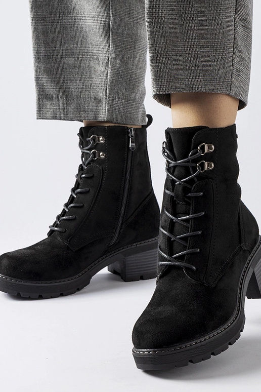 Čierne šnurovacie členkové čižmy...