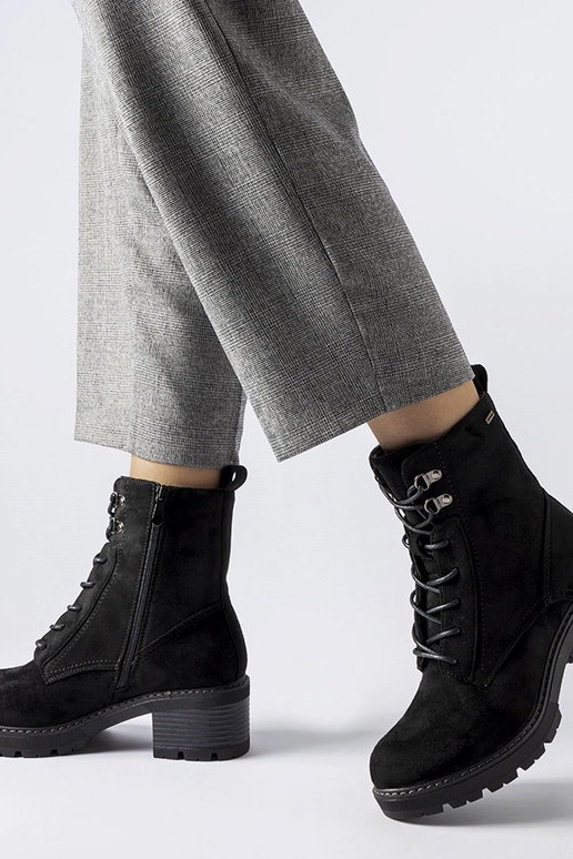 Čierne šnurovacie členkové čižmy...