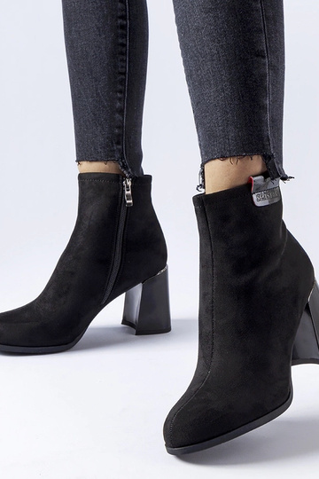 Čierne elegantné čižmy na...