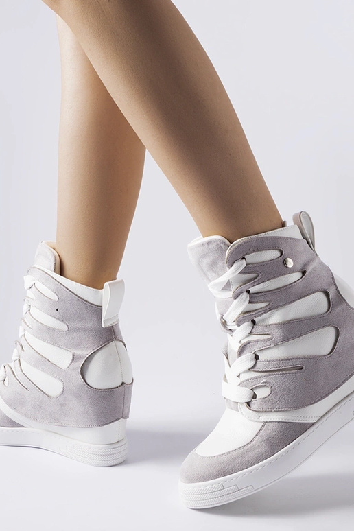 Bielo-sivé športové topánky na...