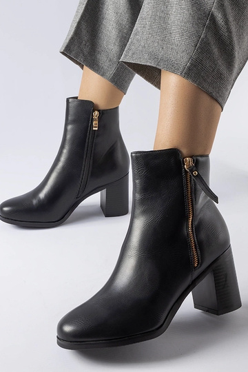 Čierne zateplené klasické...