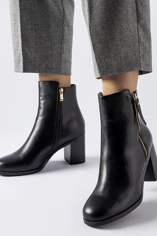 Čierne zateplené klasické členkové...