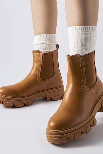 Hnedé nazúvacie masívne...