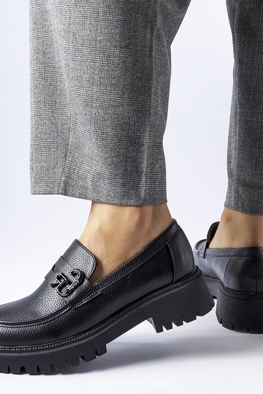 Čierne klasické mokasíny so sponou,...