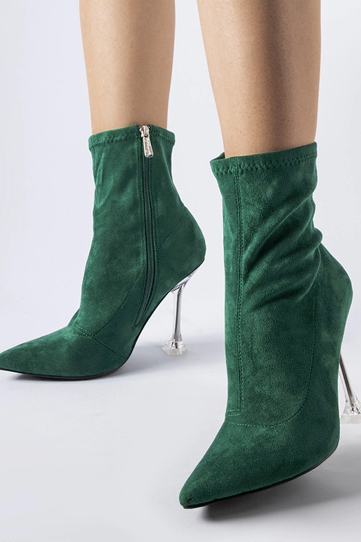 zelené čižmy na ozdobnom podpätku...