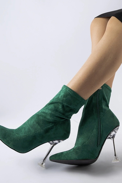 zelené čižmy na ozdobnom podpätku...