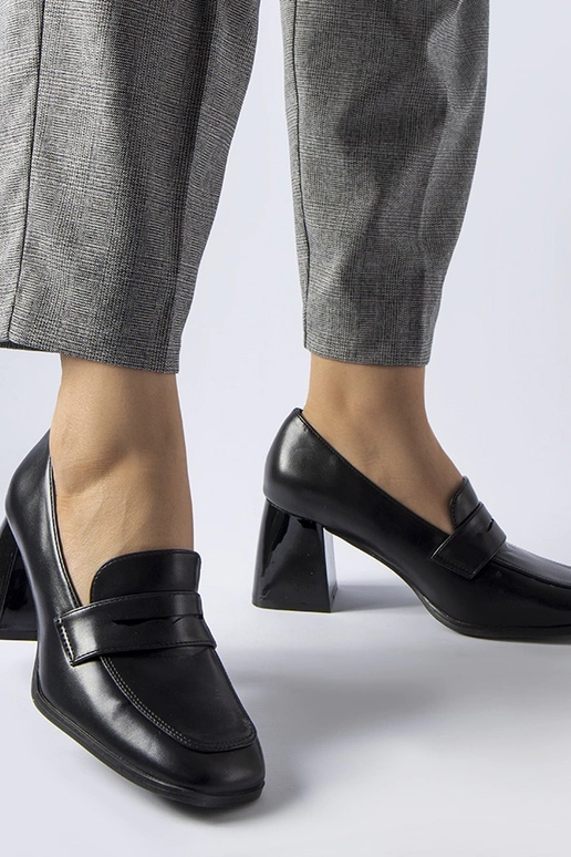 Čierne lakované lodičky Beroide