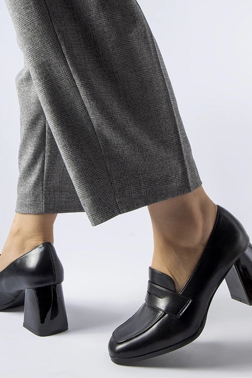 Čierne lakované lodičky Beroide