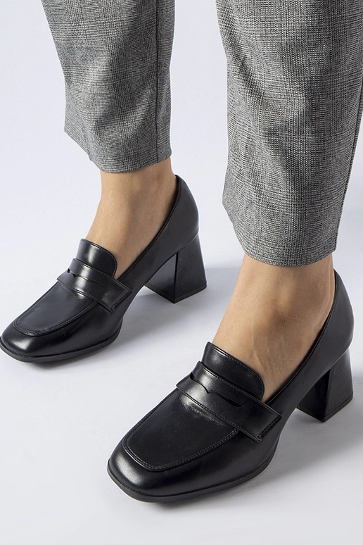 Čierne lakované lodičky Beroide