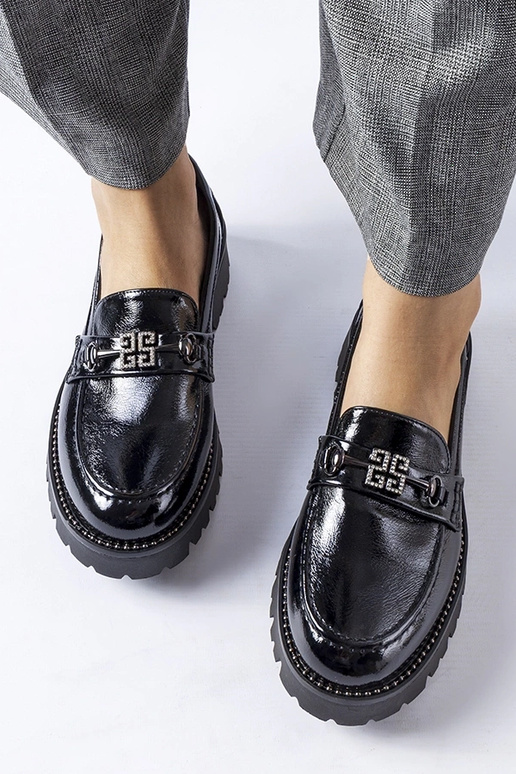 Čierne lakované mokasíny s cyrkóniami...