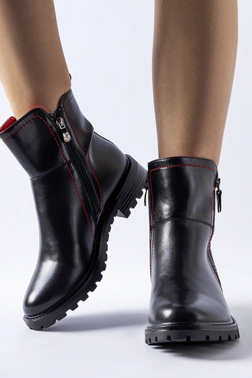 Čierne čižmy s ozdobnou... 2