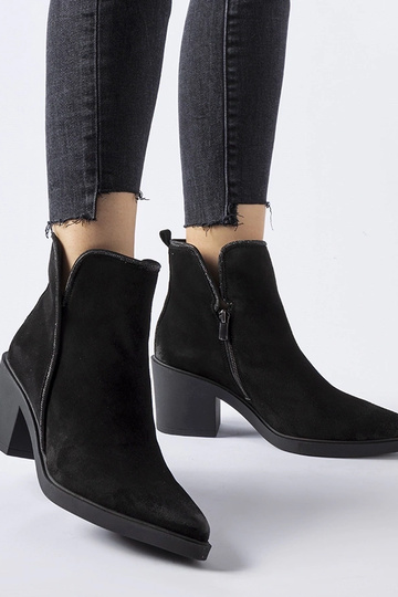 Čierne zamszové botky na...
