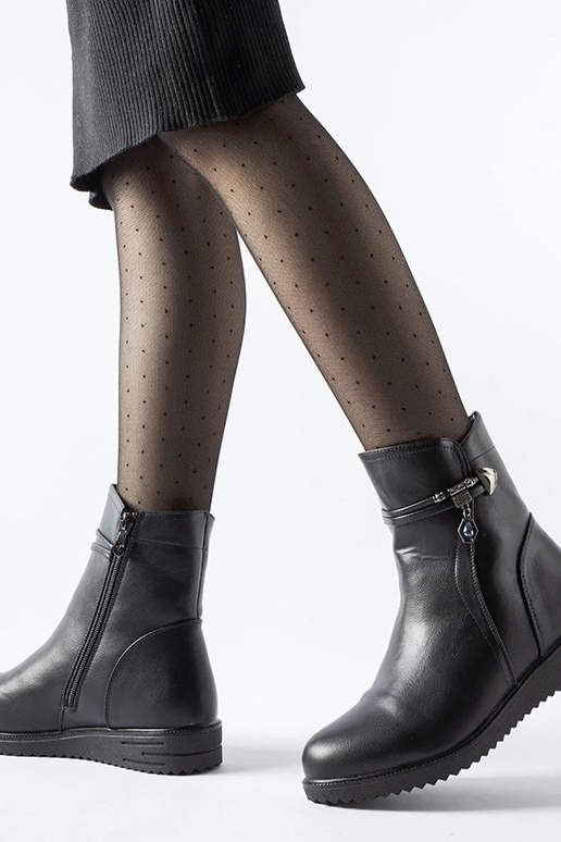 Čierne zateplené botky s ozdobným...