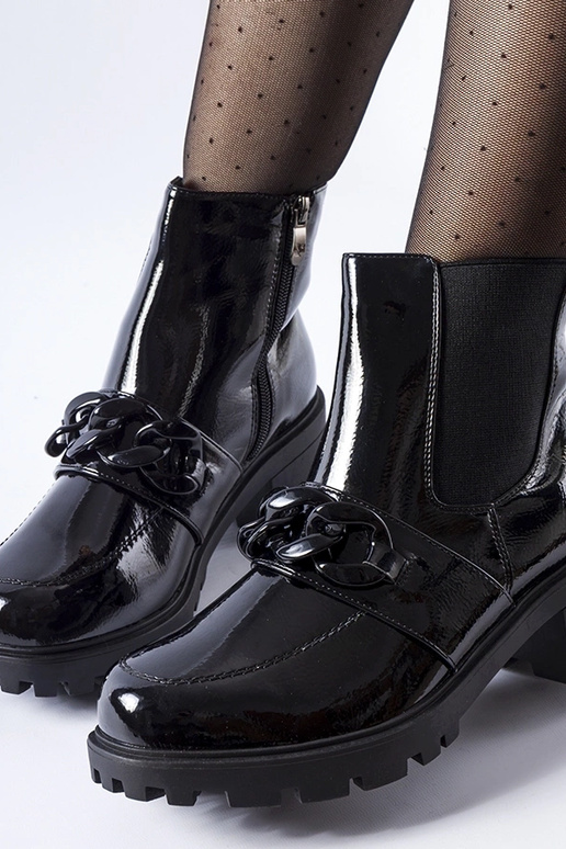 Čierne lakované zateplené čižmy s...