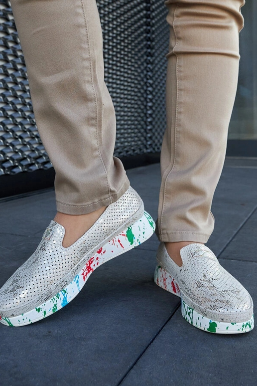 Béžové poltopánky na farebnej... Béžové poltopánky na farebnej...