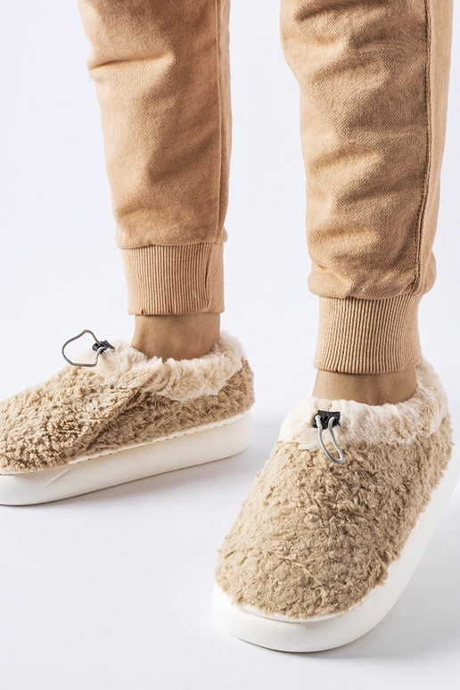 Béžové teplé papuče s uzavretým...