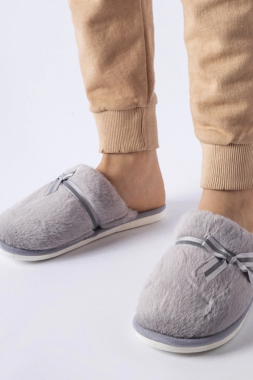 Sivé teplé papuče s mašľou Antonina