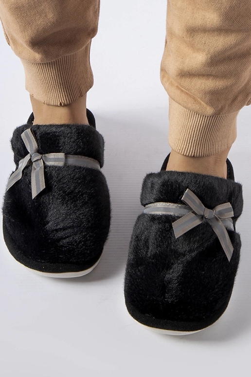 Čierne teplé papuče s mašľou Antonina