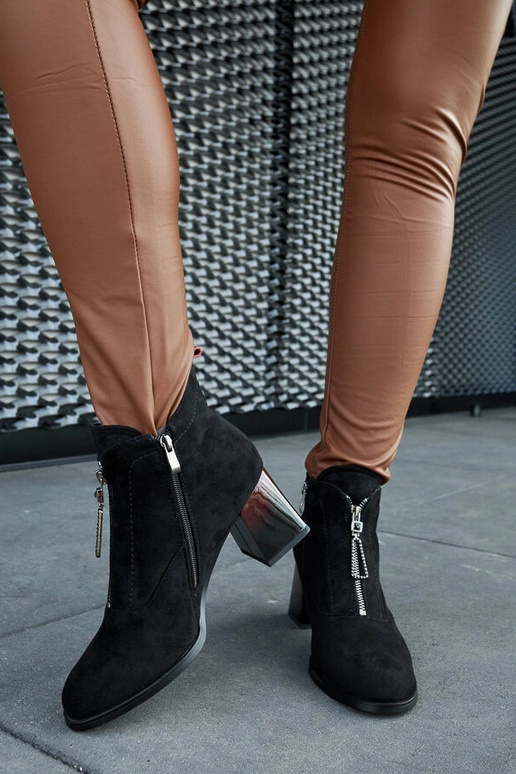 Čierne lakované členkové čižmy značky...