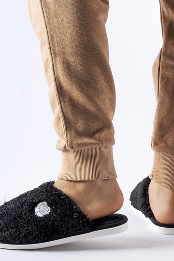 Čierne teplé papuče s... 2