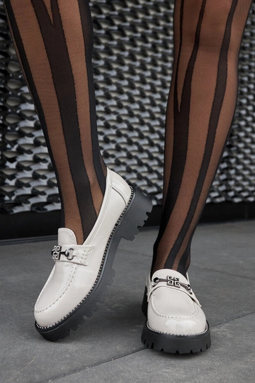 Šedé lakované mokasíny s...