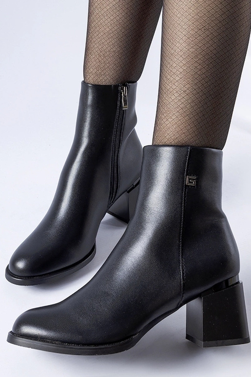 Čierne zateplené členkové čižmy...