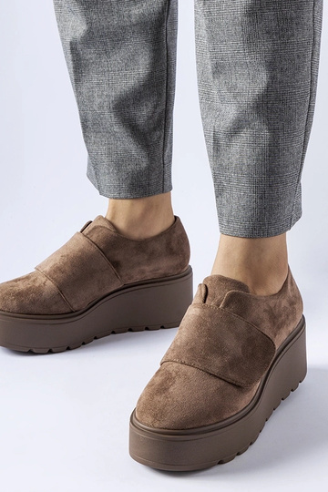 Hnedé poltopánky na...