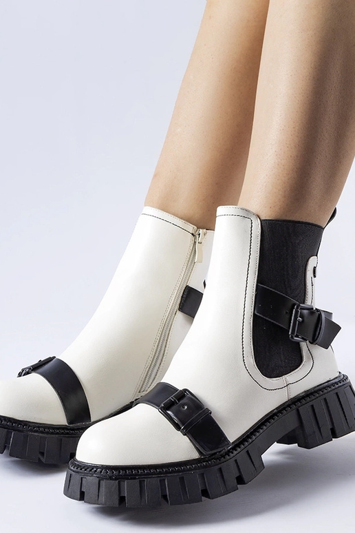 Biele členkové čižmy s masívnou...