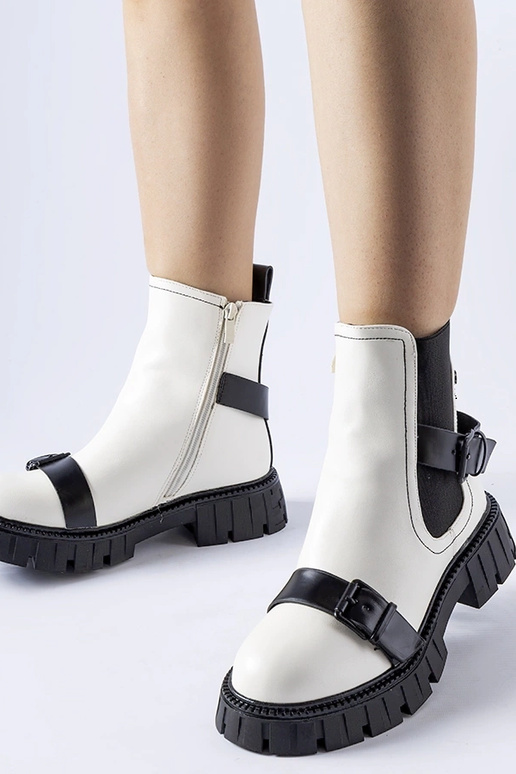 Biele členkové čižmy s masívnou...