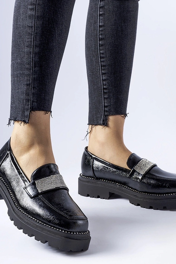 Čierne lakované mokasíny...