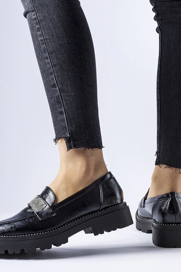 Čierne lakované mokasíny... 2