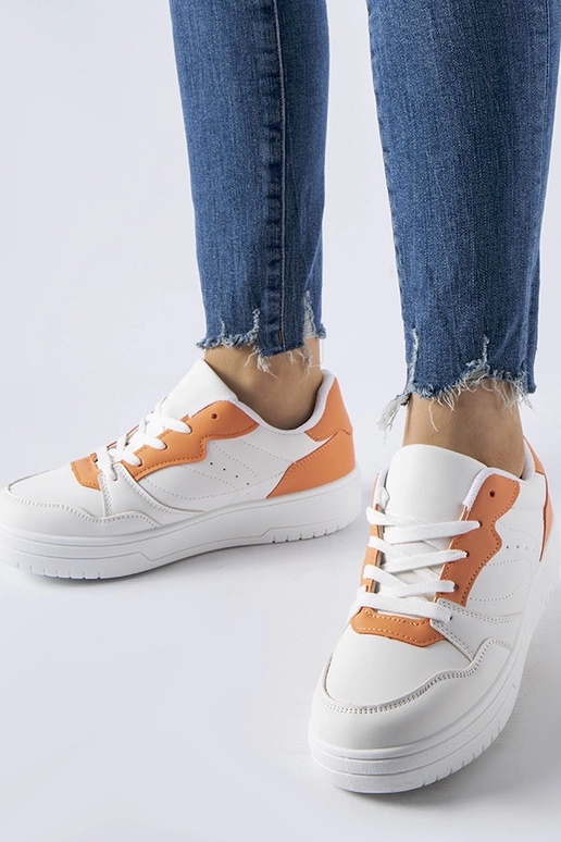 Biele topánky s oranžovým akcentom...