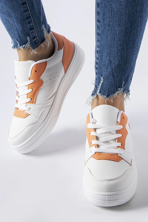 Biele topánky s oranžovým akcentom...