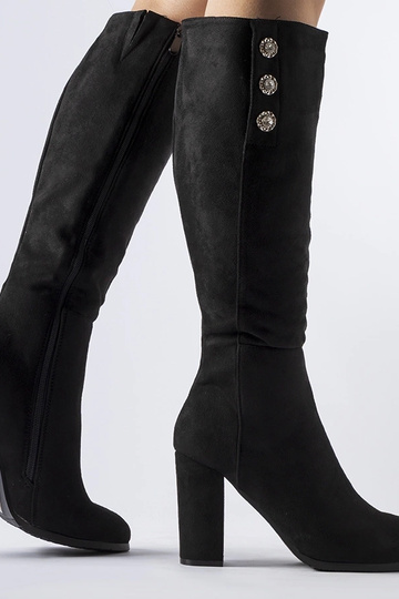 Čierne čižmy zdobené... 2