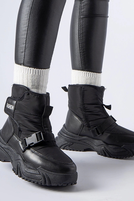 Čierne zateplené snehule so suchým...