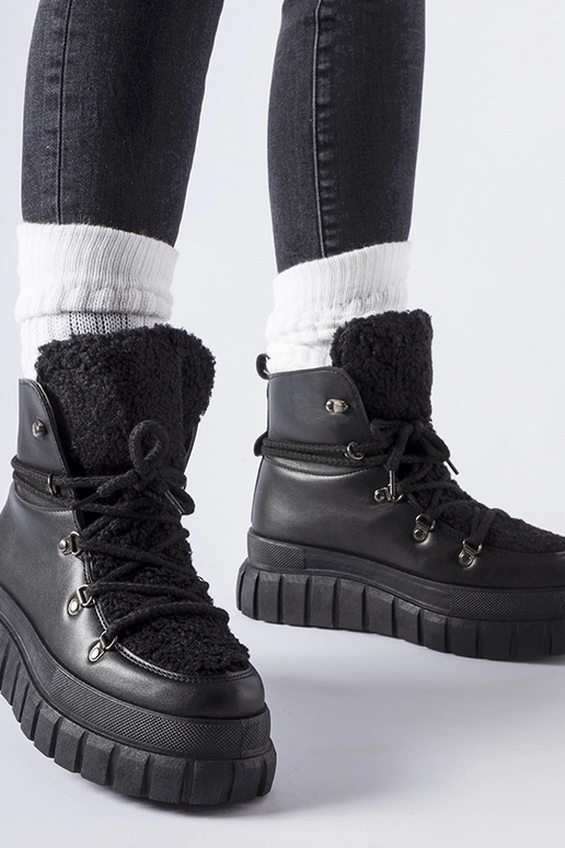 Čierne členkové čižmy na masívnej...