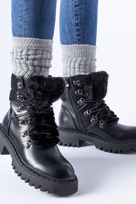 Čierni robotníci s ozdobnou kožušinou...