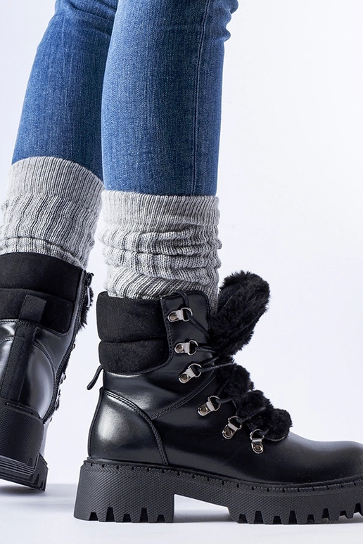 Čierni robotníci s ozdobnou kožušinou...