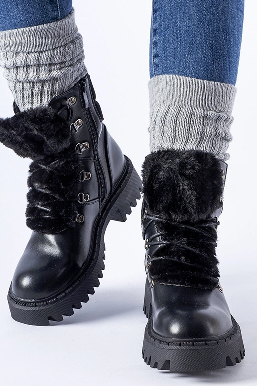 Čierni robotníci s ozdobnou kožušinou...