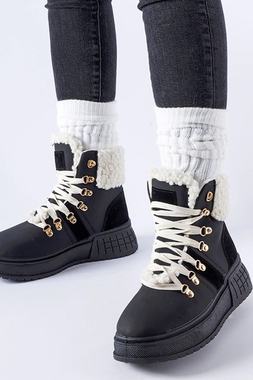 Čierni robotníci na...