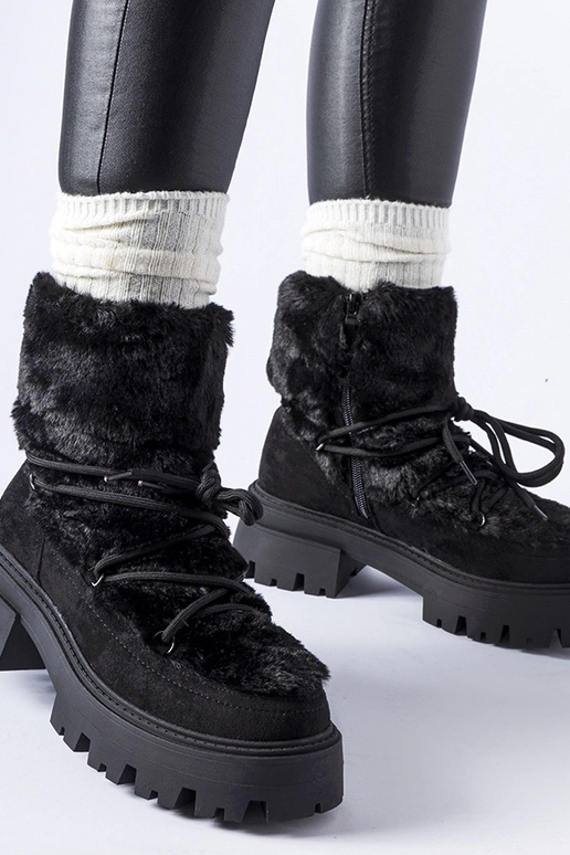 Čierne kotníkové topánky s ozdobnou...