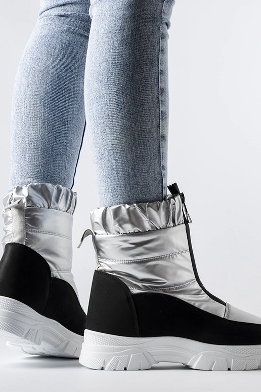 Strieborné a čierne zateplené snehule...