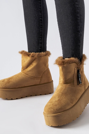 Hnedé snehule na platforme...