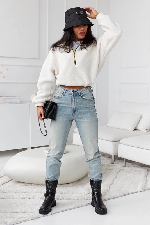 Čierne lakované topánky s ozdobným...