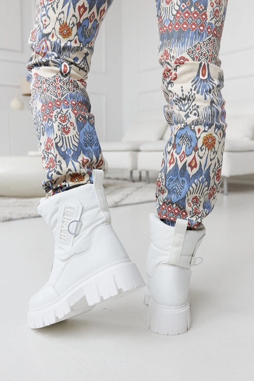 Biele zateplené snehule s nápisom...