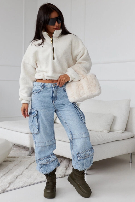 Zelené zateplené snehule na platforme...