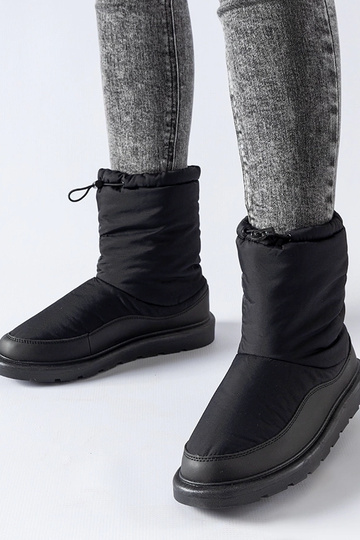 Čierne zateplené snehule...