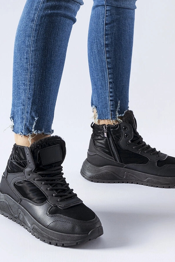 Čierne zateplené športové...