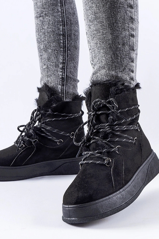 Čierne topánky do snehu na platforme...