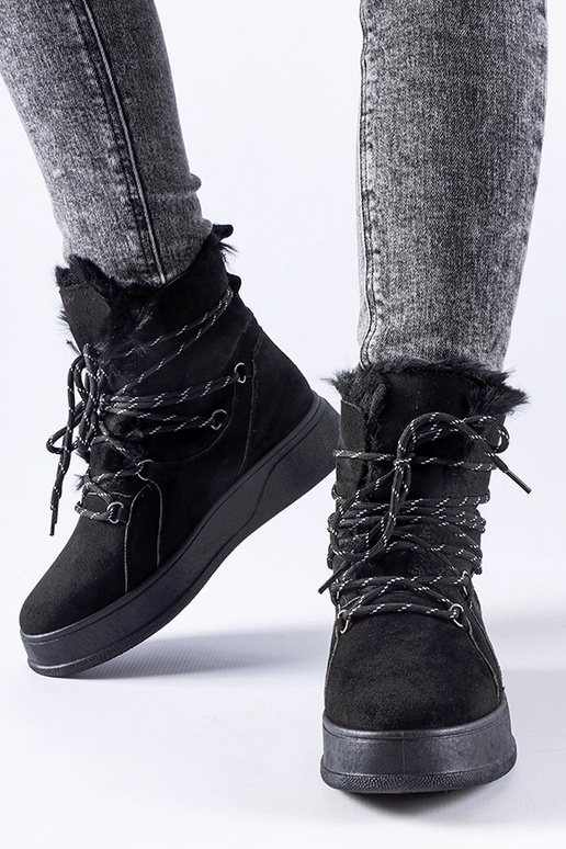 Čierne topánky do snehu na platforme...